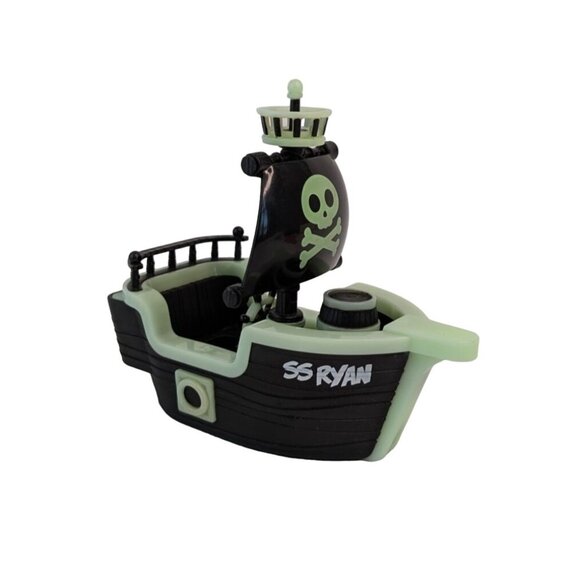 Ryans World SS Ryan Pirate Ship Glow in the Dark & 22 Toy Figures - Picture 11 of 13